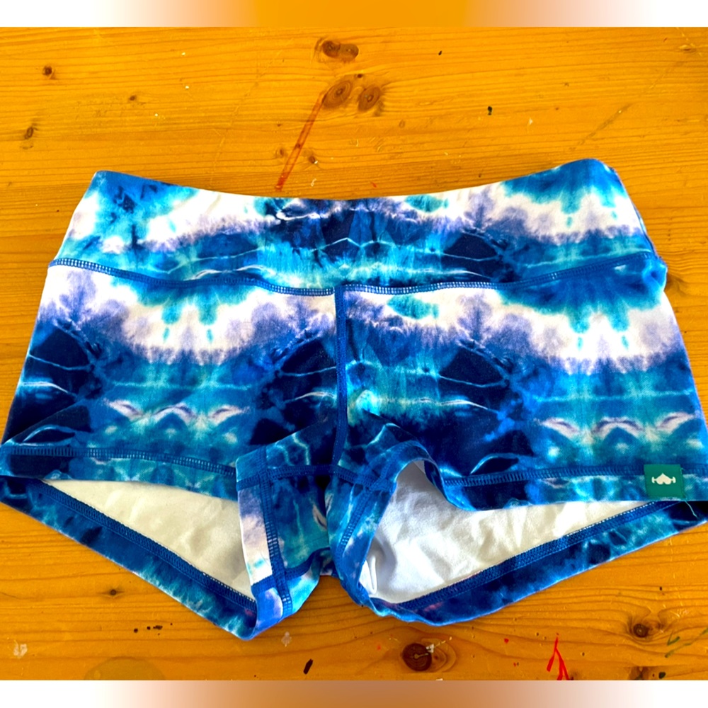 Size M wod bottom shorts